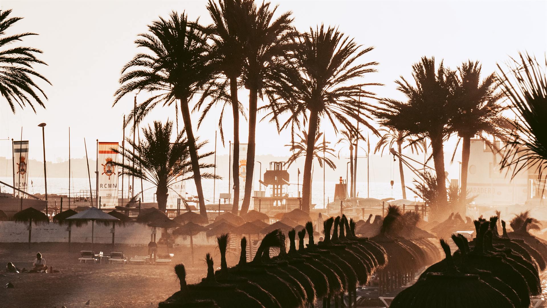 Atardecer en la playa de Marbella